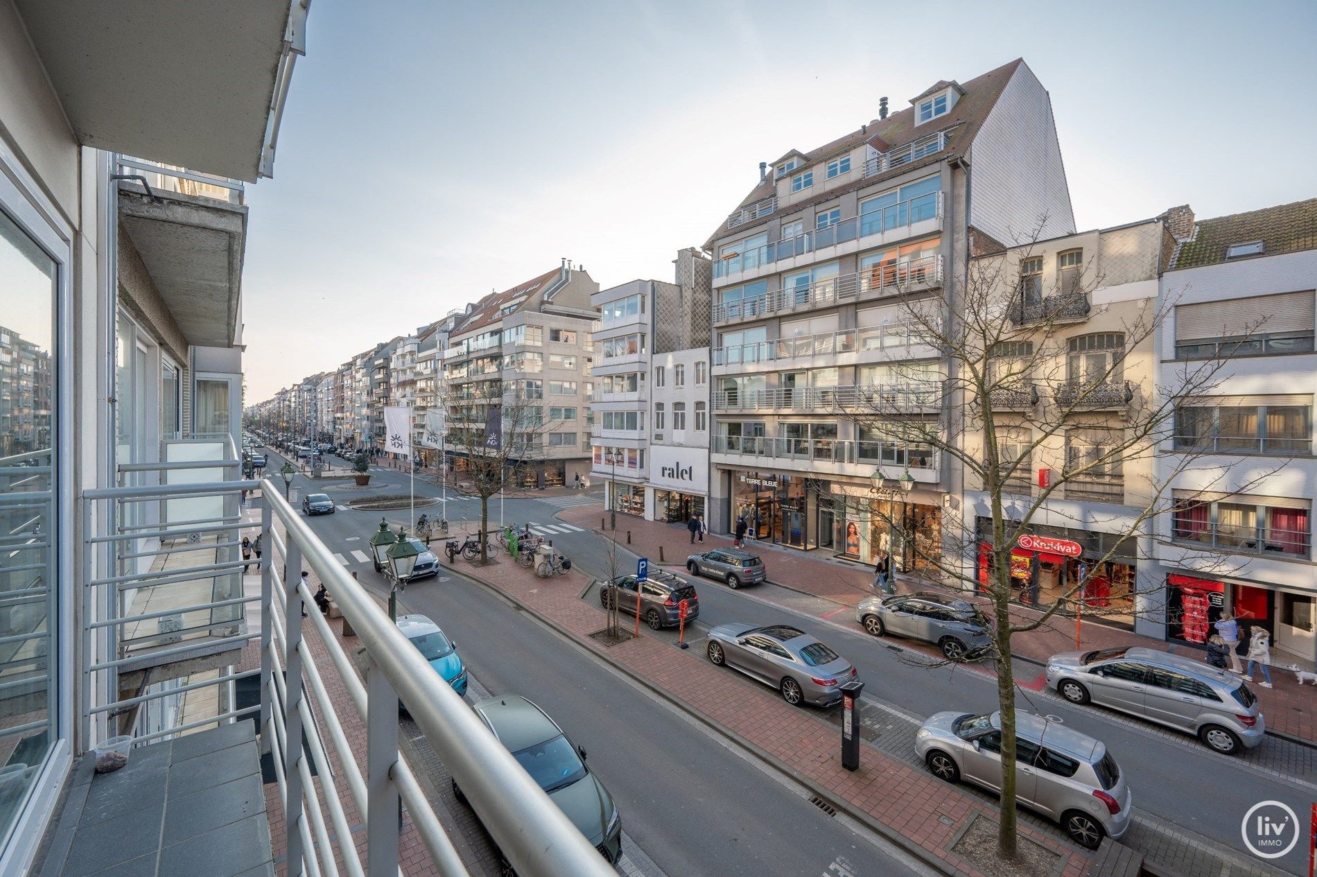 Prachtig gerenoveerd appartement, aan de zonnekant van de Lippenslaan, vlakbij het strand. foto 6