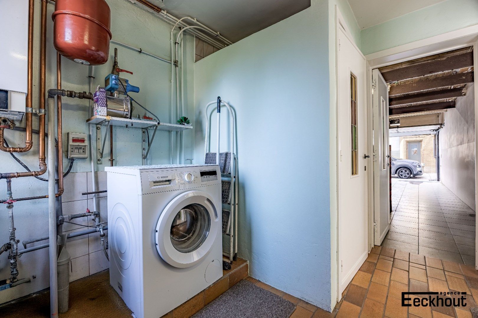 Rijwoning met garagebox en zonnige tuin op gunstige ligging te Oudenburg! foto 16
