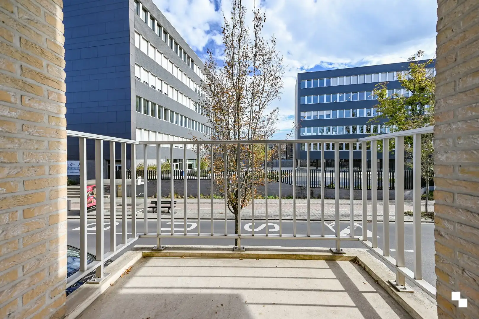 Ruim appartement met drie slaapkamers & garagebox foto 9