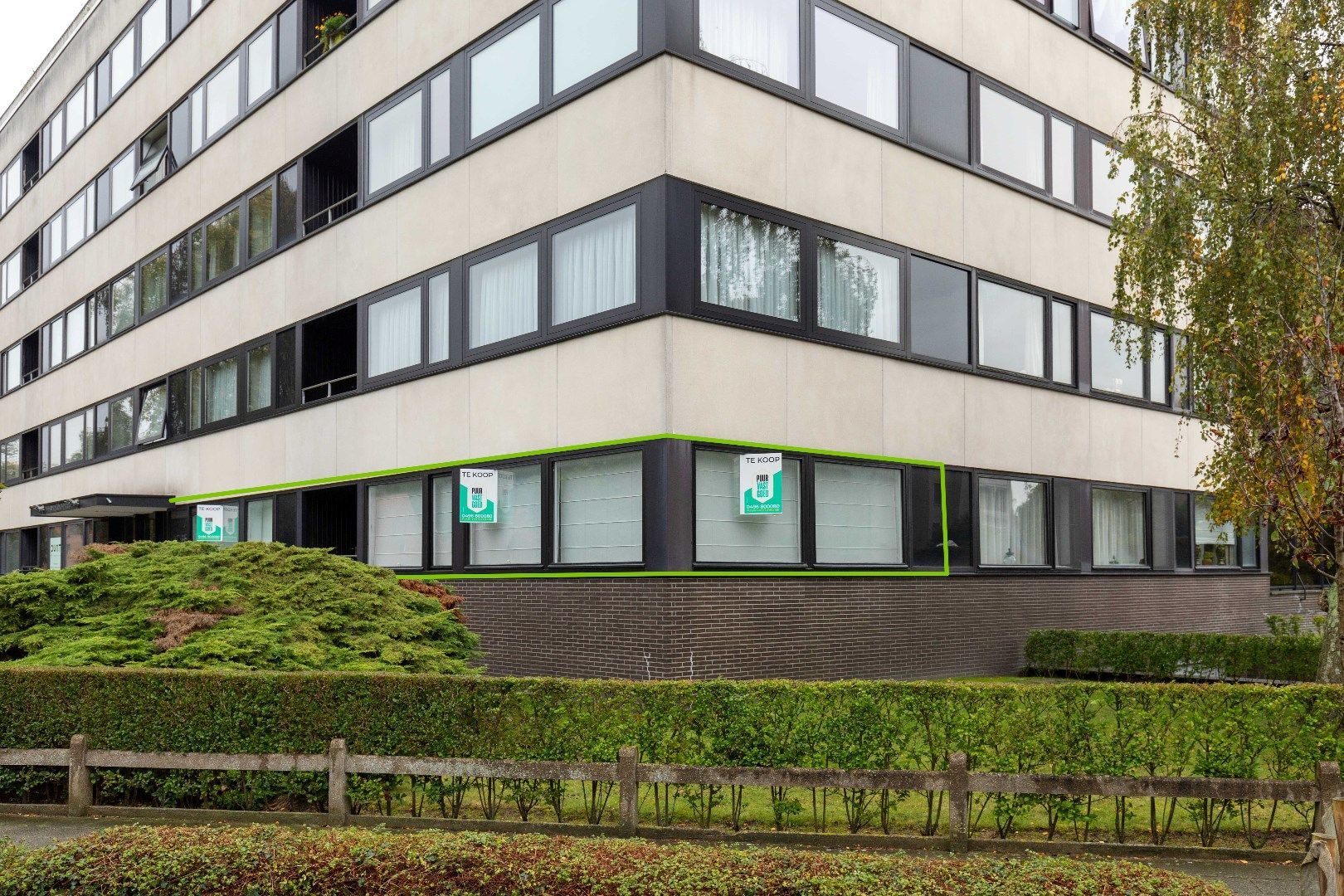 Hoofdfoto van de publicatie: Uiterst centraal en toch rustig gelegen luchtig hoekappartement met staanplaats nabij centrum Brugge.