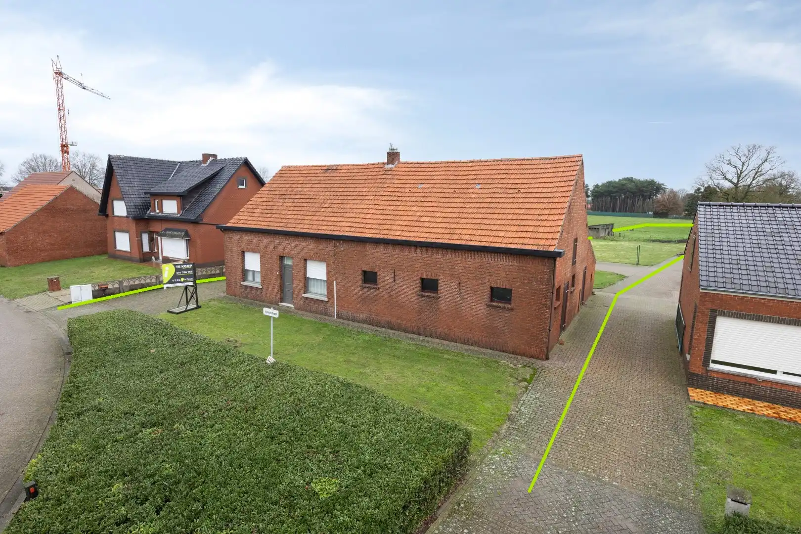 Te renoveren hoevewoning, landelijk gelegen op een uniek perceel van 1.924  m² ! foto {{pictureIndex}}