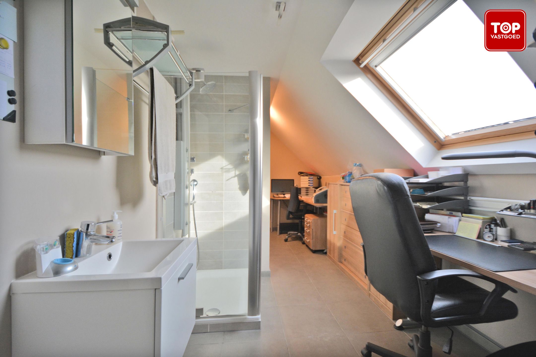 Instapklaar duplex appartement met  2 terrassen. foto 13