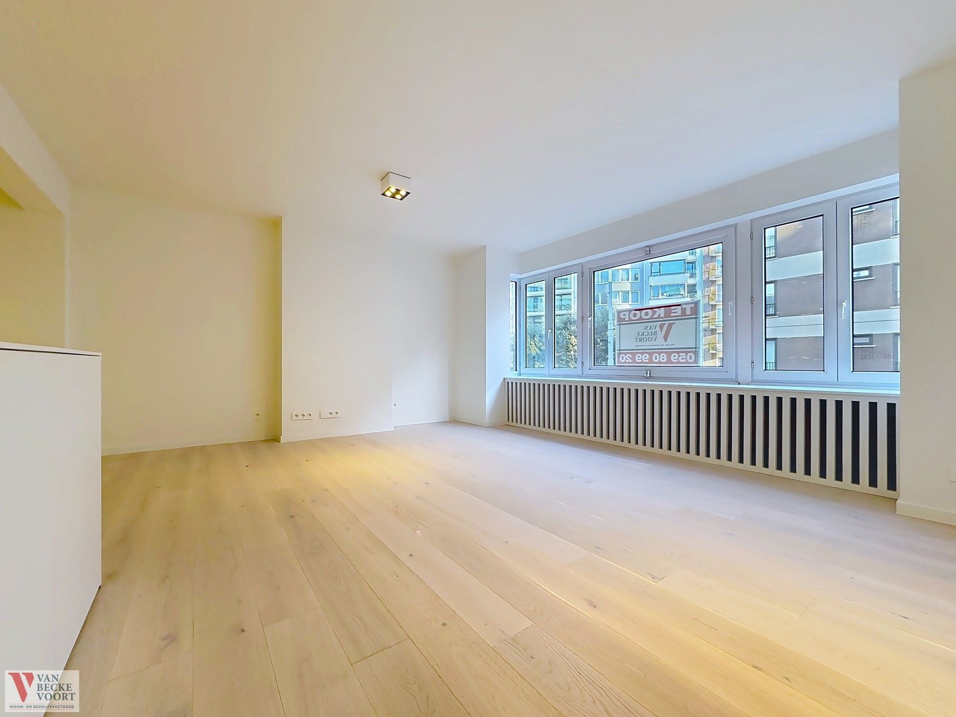 Stijlvol gerenoveerd appartement met 2 slaapkamers en terras foto 4