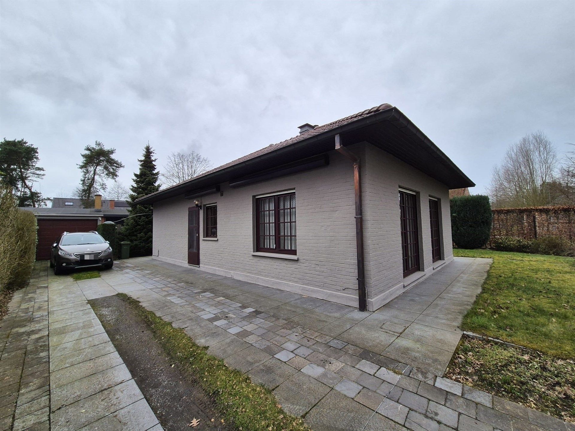 Gunstig gelegen gezellige bungalow met 3 slaapkamers. foto {{pictureIndex}}