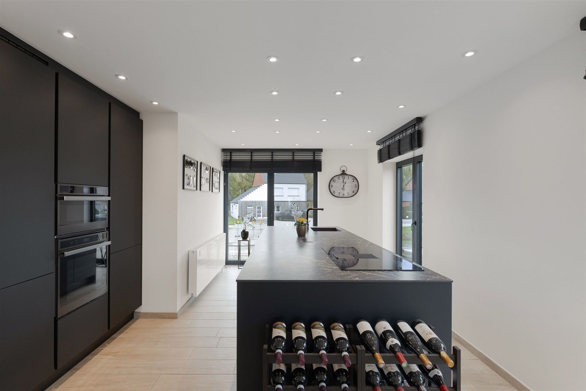 UITERST KNAP GERENOVEERDE WONING MET 3 SLAAPKAMERS GELEGEN OP EEN ZONNIG GEORIËNTEERD PERCEEL TE PAAL foto 12