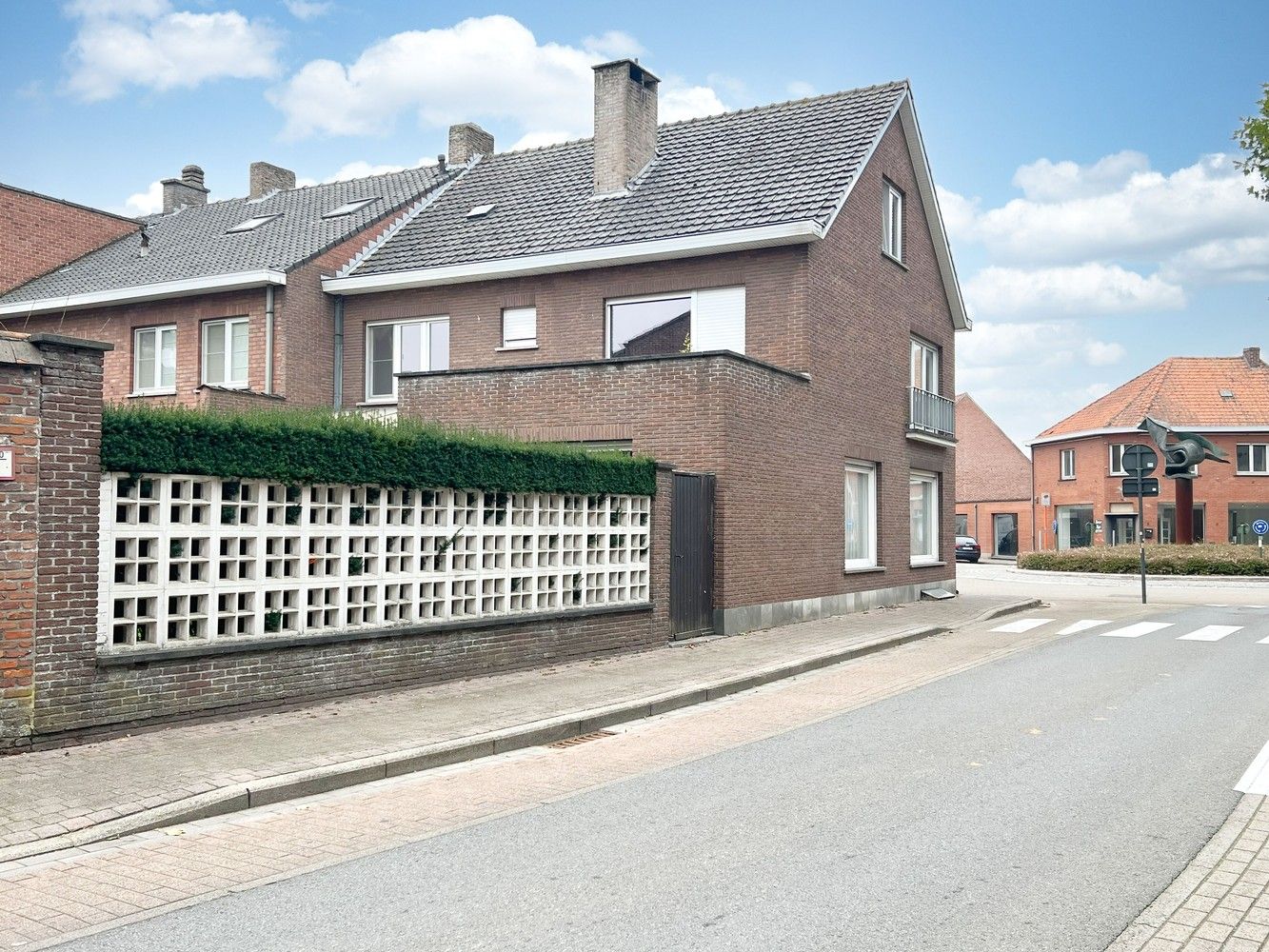 Heel ruime gezinswoning (5 slpks) met zonnige tuin!! foto {{pictureIndex}}