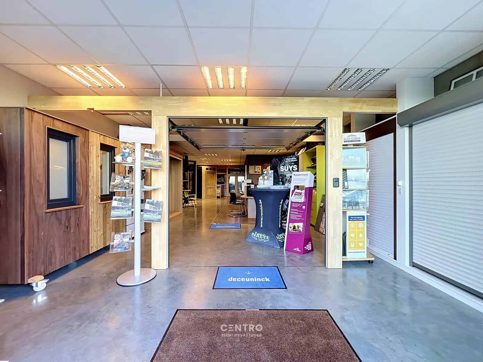Veelzijdig bedrijfspand met ruim MAGAZIJN, TOONZAAL, KANTOREN EN COMFORTABELE WONING op 1.746 M²! foto 9