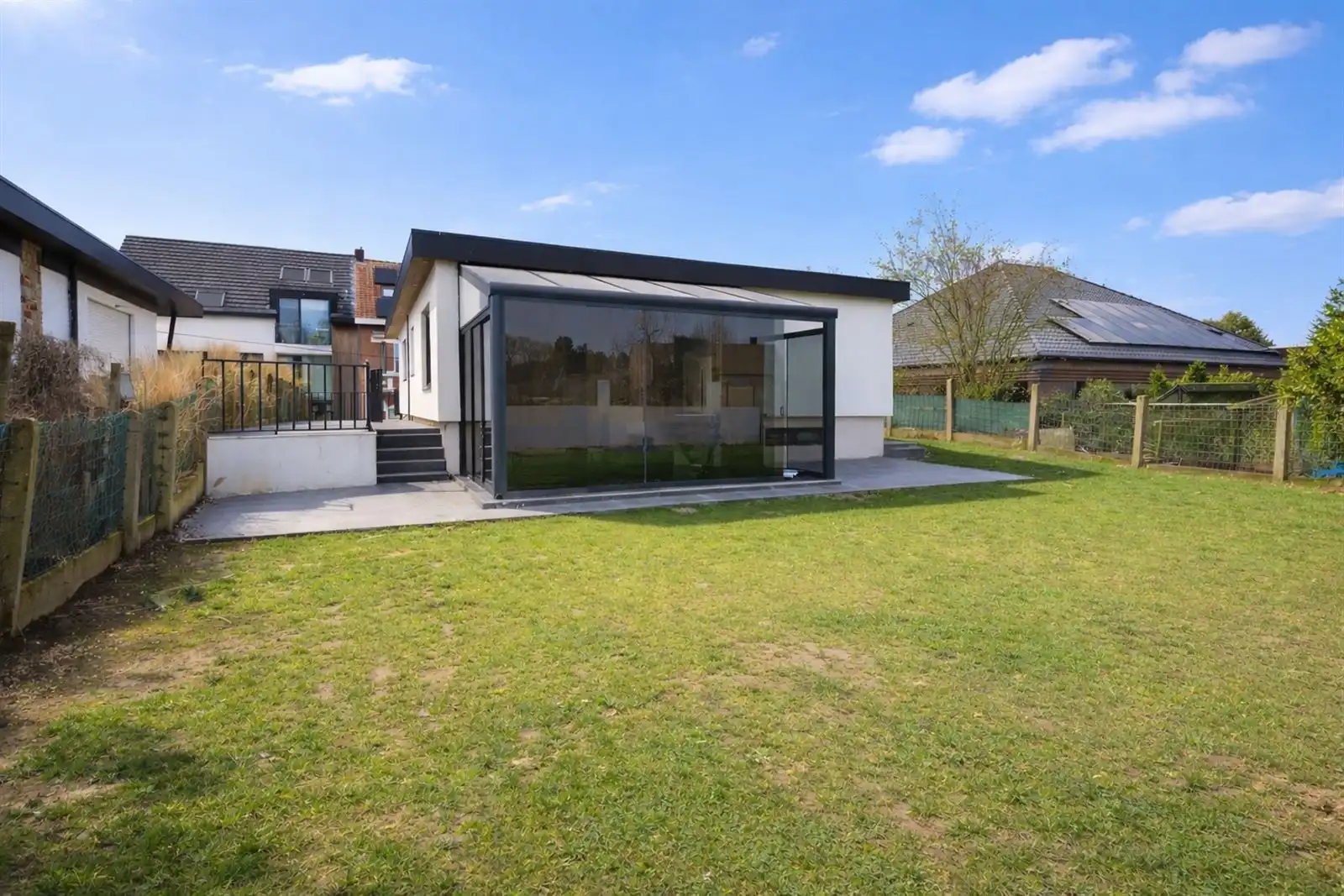 Instapklare gezinswoning met tuin en garage nabij centrum foto 15