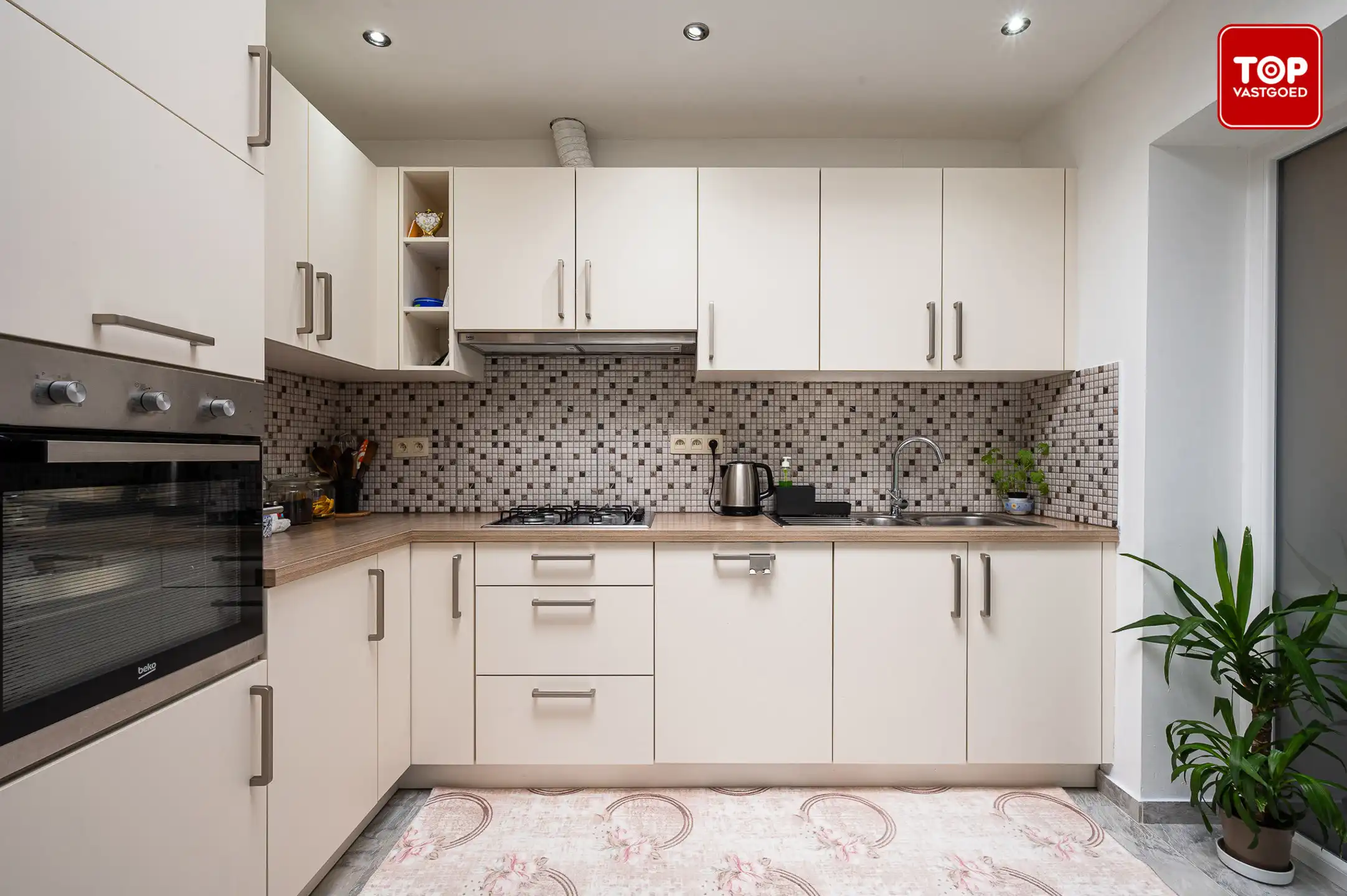 Instapklare stadswoning met 4 slaapkamers en ruime koer. foto 6