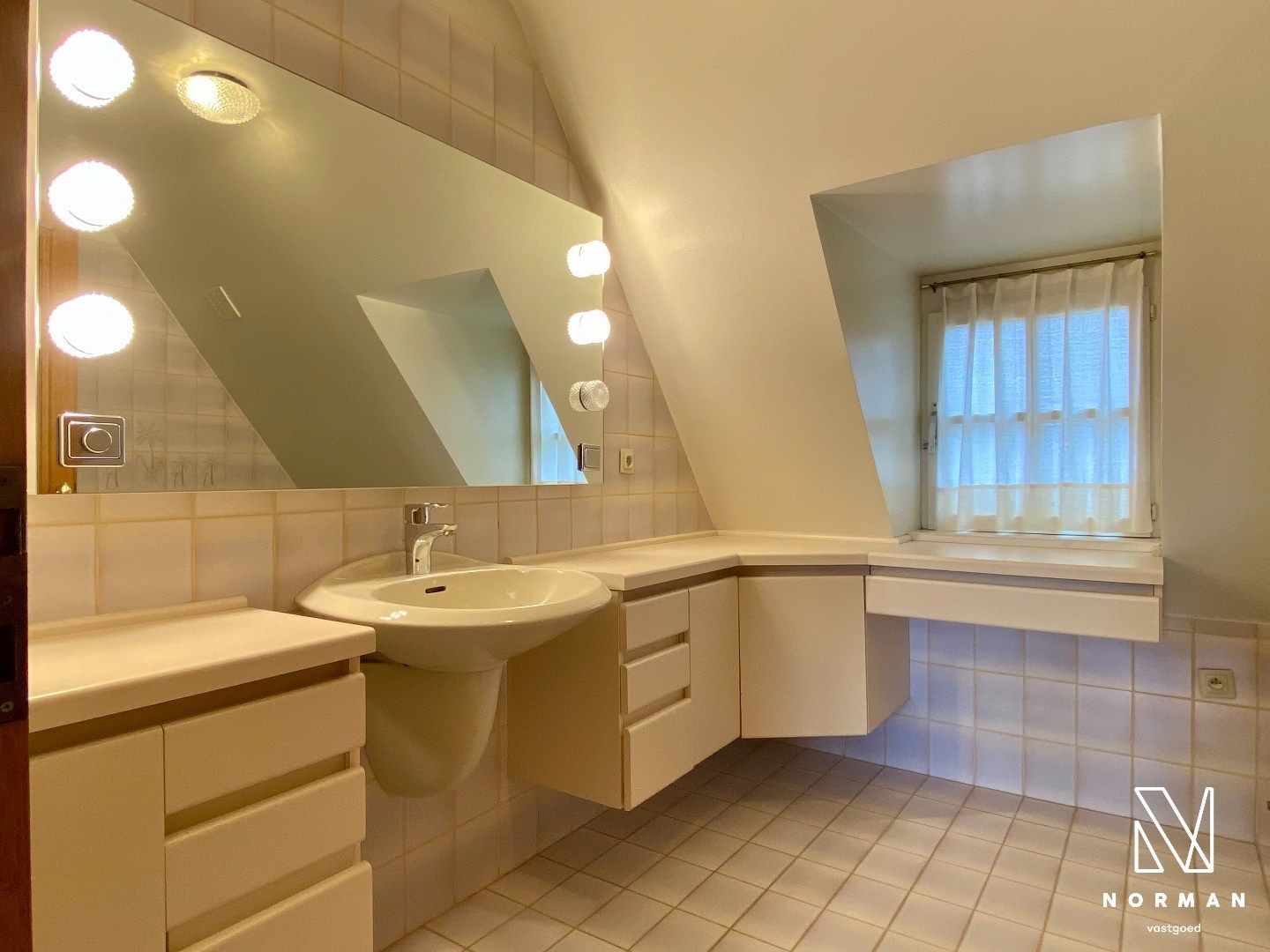Landelijk gelegen villa met 5 slaapkamers, dubbele garage en een zee van ruimte foto 11