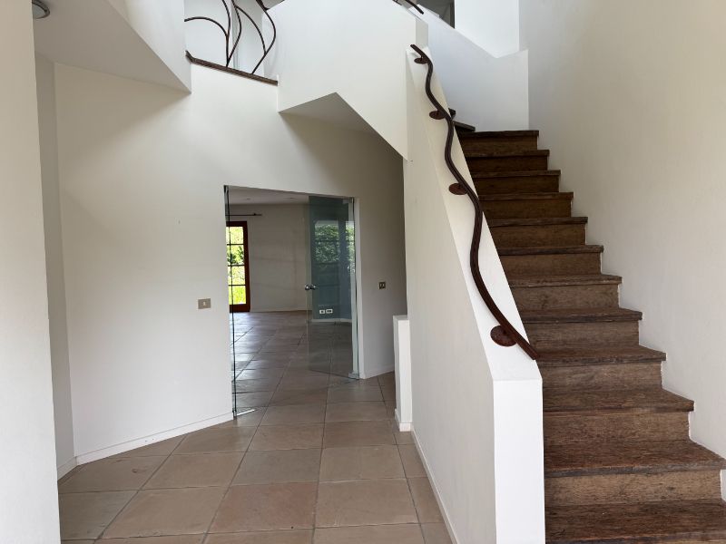 TE HUUR villa in rustige buurt foto 2