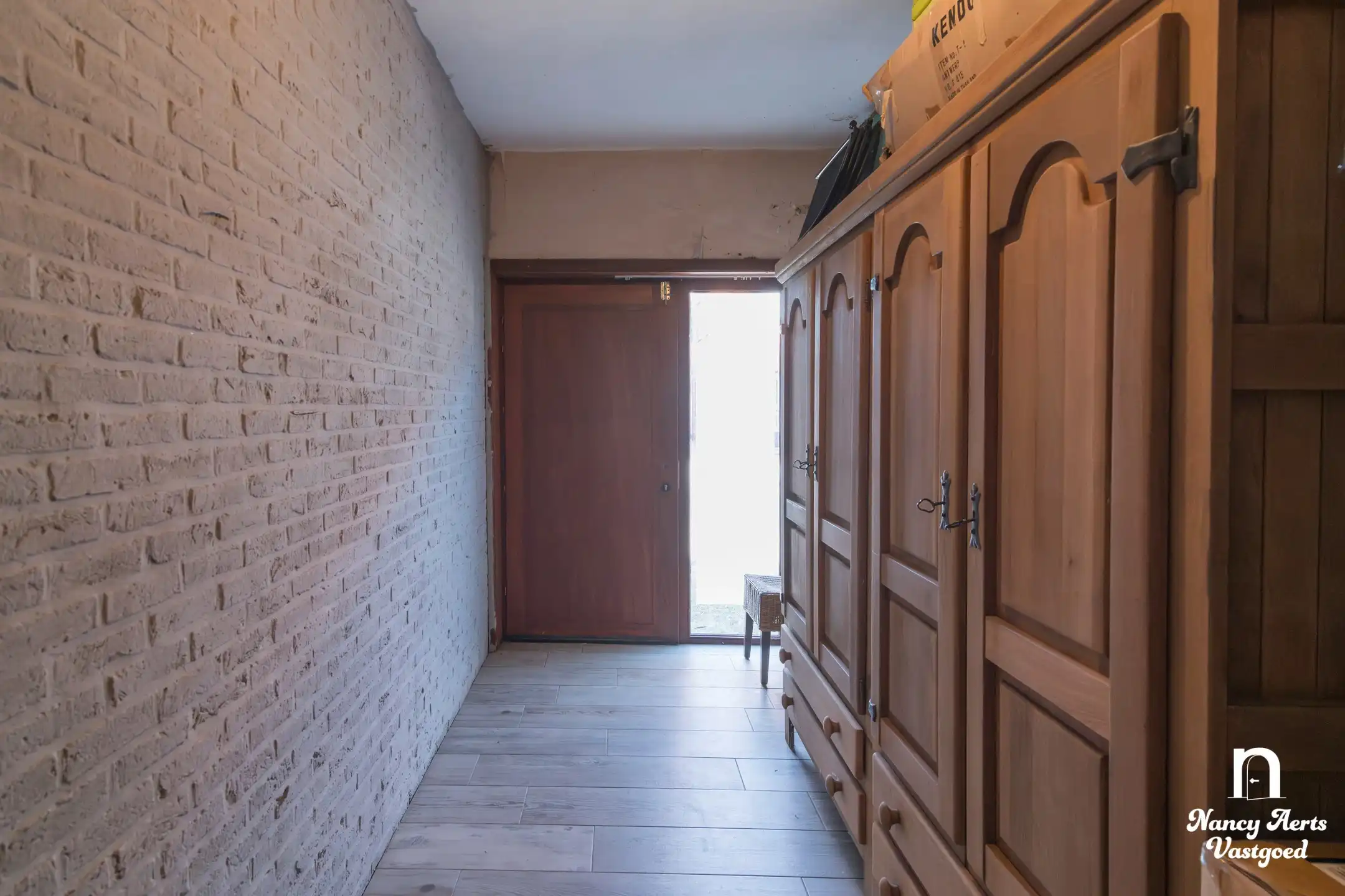 Ruime halfopen woning met tuin en veel potentieel foto 19