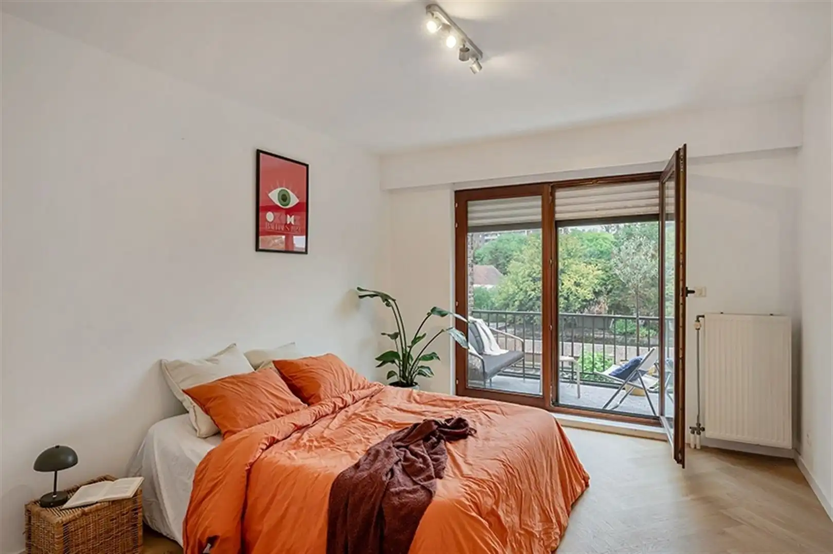 Instapklaar appartement met 2 grote slaapkamers, terras en garagebox foto 12