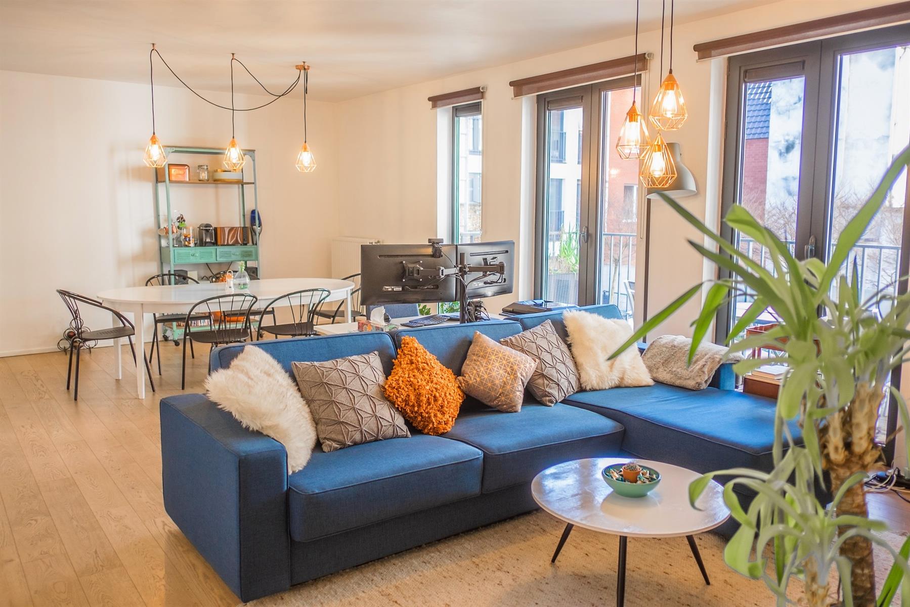 Modern 2-slaapkamer appartement met terras foto {{pictureIndex}}