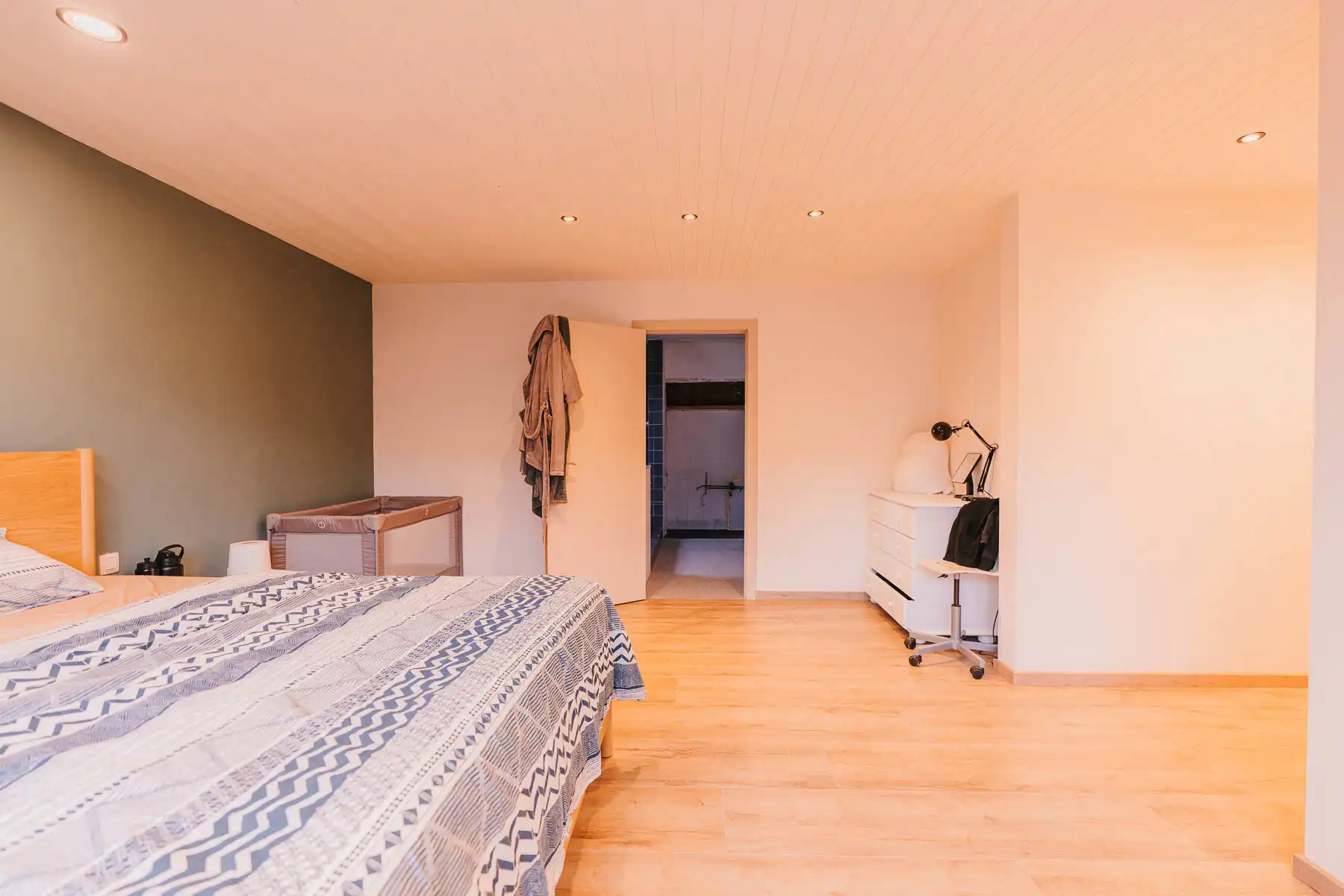 Ruime gezinswoning met praktijkruimte/kangoeroewoning foto 15