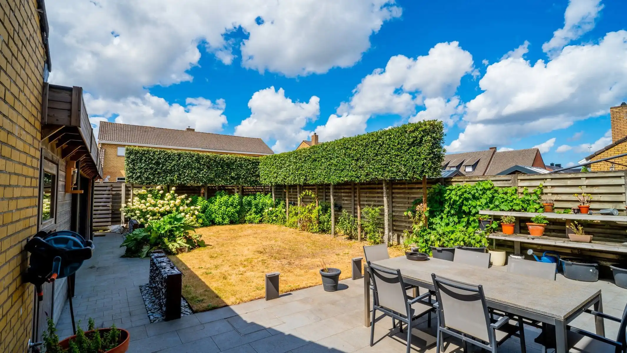 Goed onderhouden gezinswoning op een rustige ligging met zonnig terras en tuin foto 22