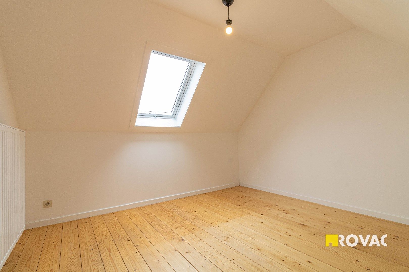 Gerenoveerde hoekwoning met 2 slaapkamers, tuin en uitweg.  foto 22