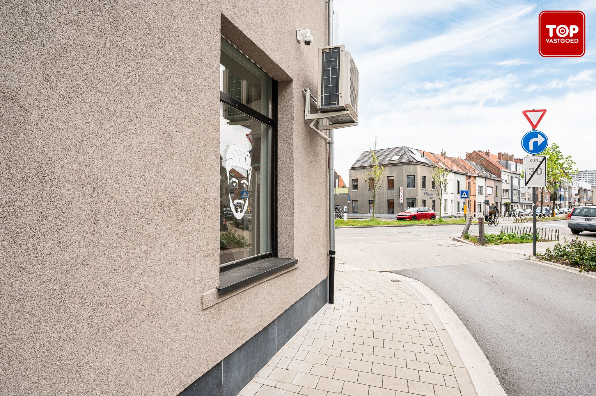 Een ideale opportuniteit voor wie op zoek is naar een commerciële ruimte op een TOPlocatie met potentieel. foto 13