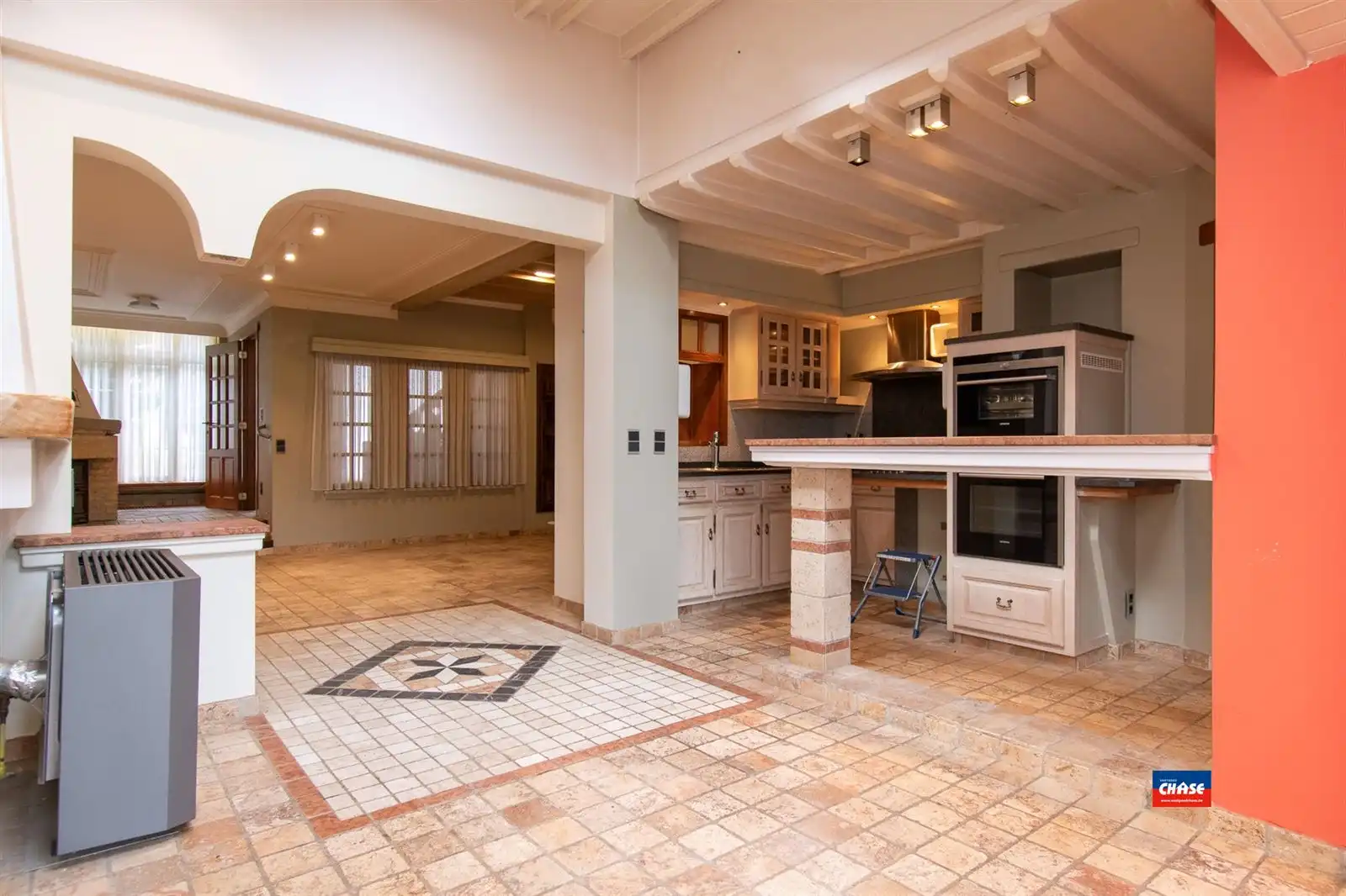 Prachtige woning met 3 tot 5 slaapkamers + grote tuin foto 4