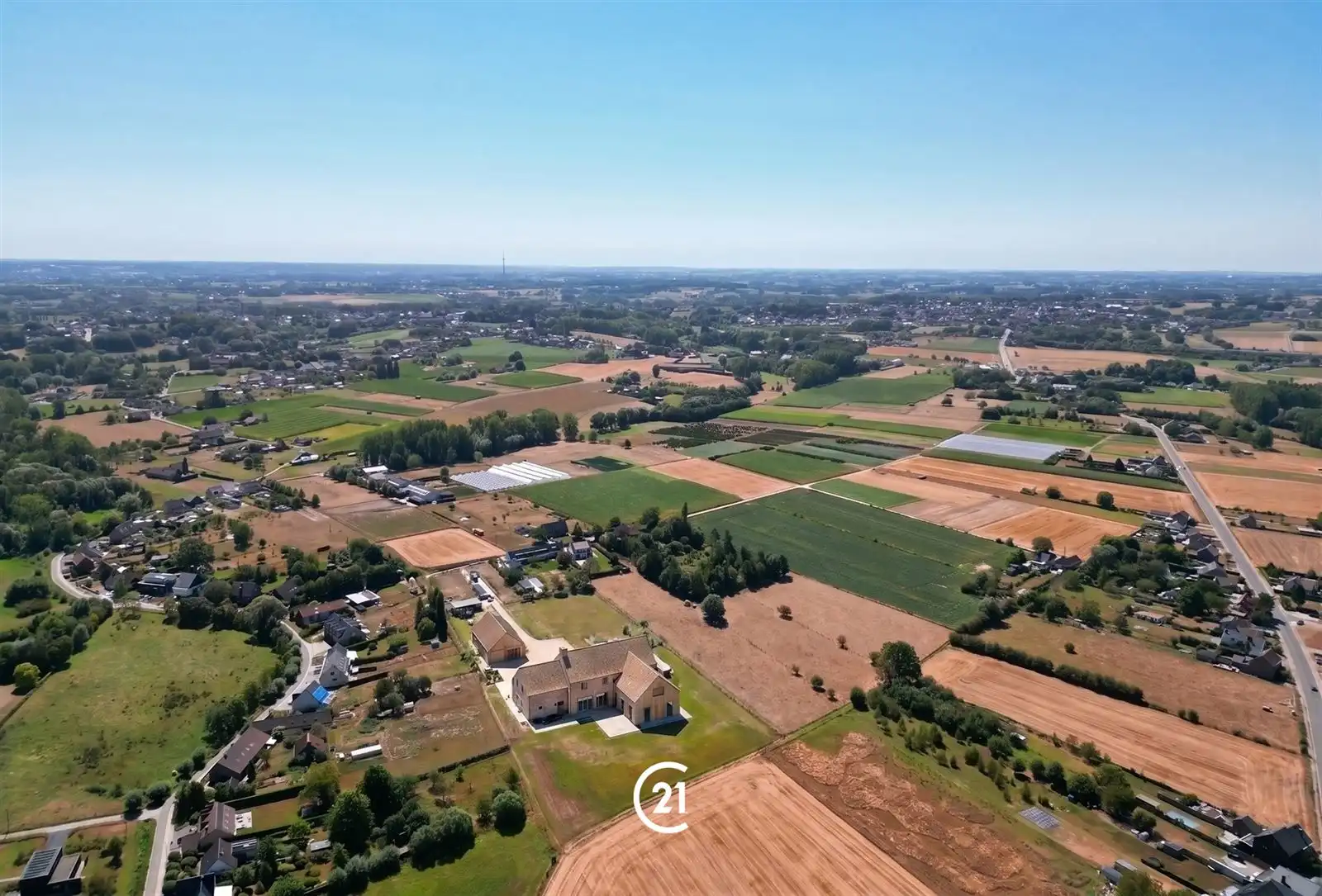 Gemeubelde en instapklare villa met tuin op toplocatie foto 29