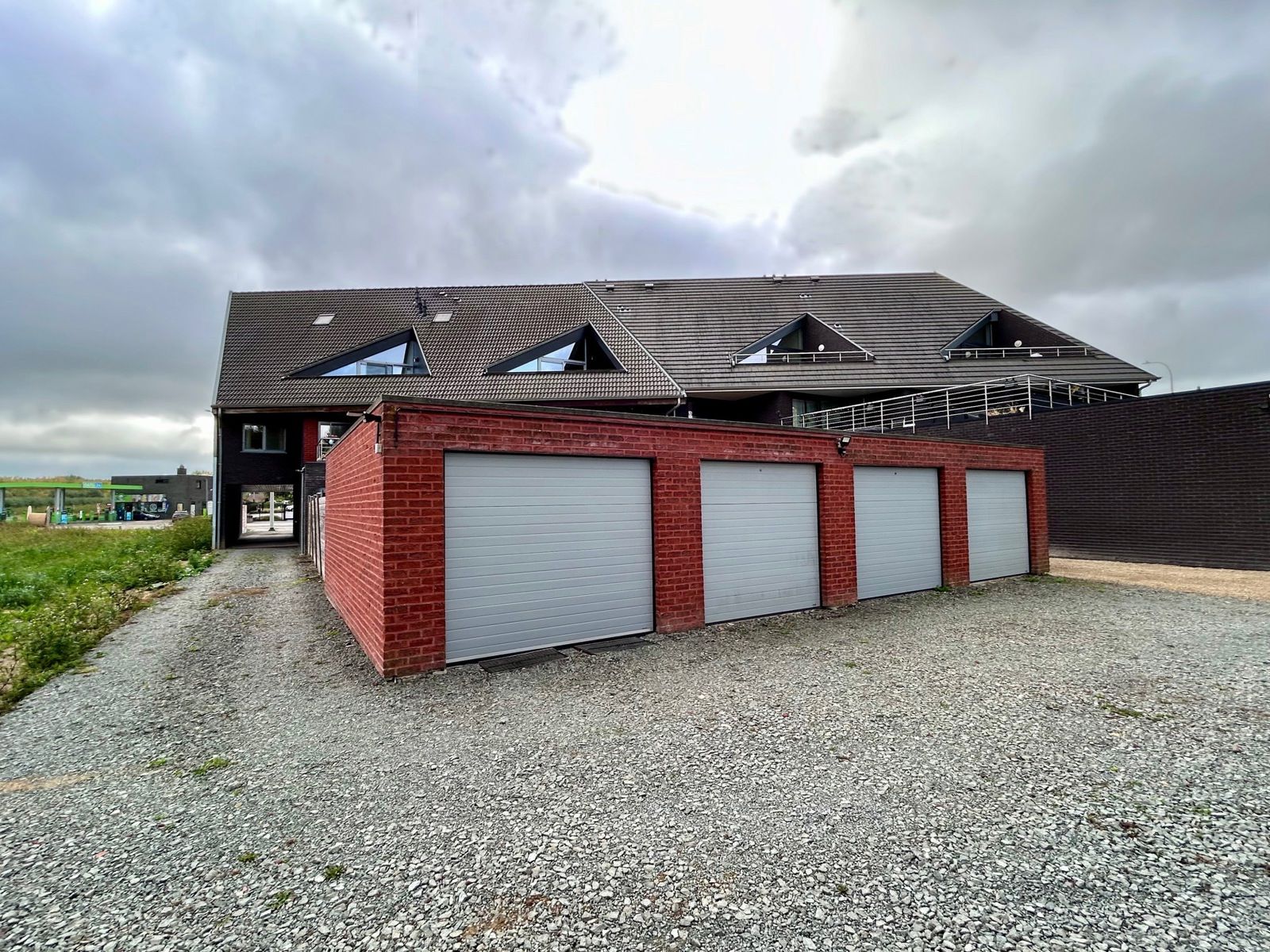 Instapklaar, gelijkvloers appartement met garage foto 27