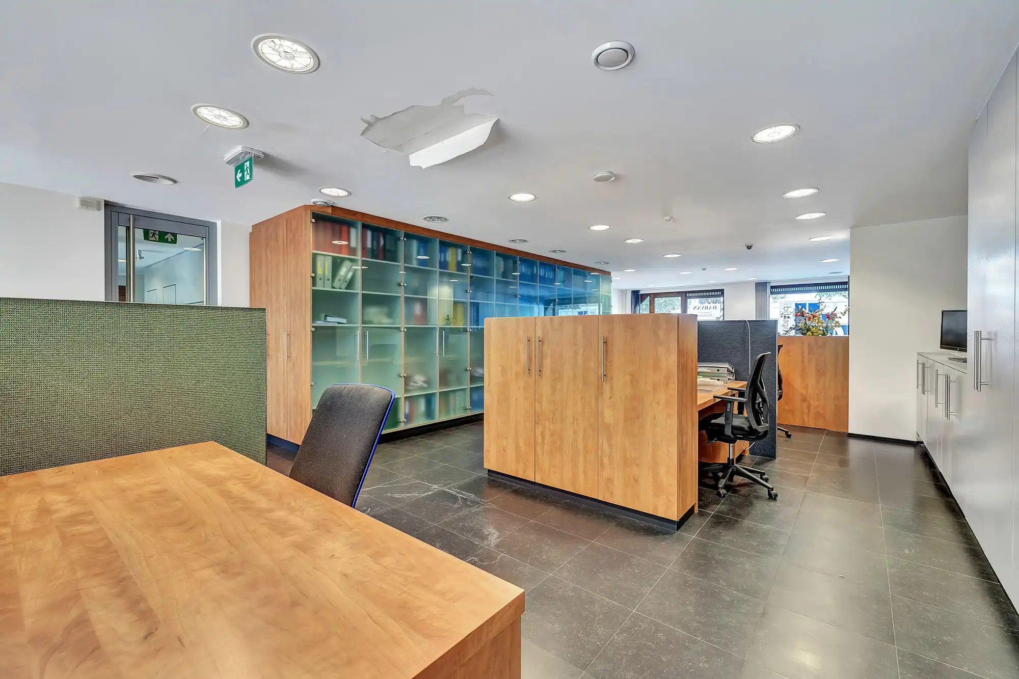 Instapklaar commercieel gelijkvloers op strategische locatie foto 16