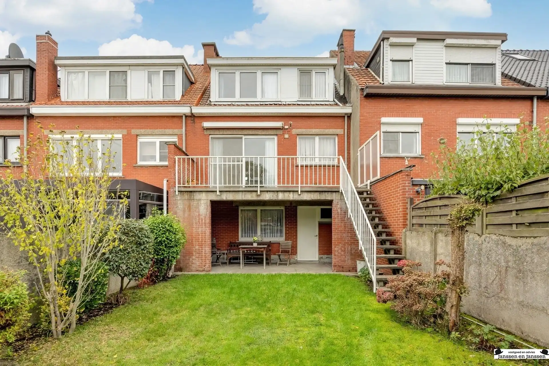 Instapklare bel-etagewoning met 3 slaapkamers, garage en zonnige tuin in Ekeren-Donk foto 27