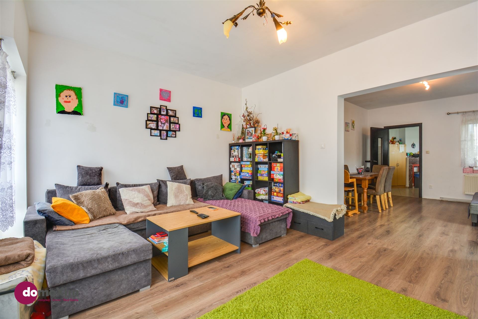 Centraal gelegen woning met 4 slaapkamers en grote tuin foto 2