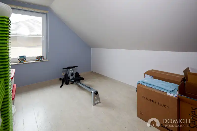 Roeselare : Recente mooie villa met zonnige tuin 3 à 4 slpks, dubbele garage en carport voor 3 wagens foto 11