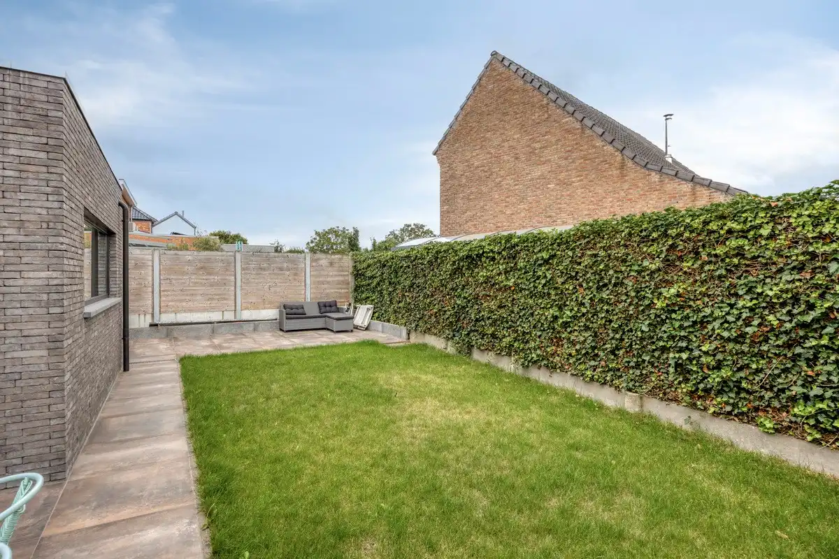 Halfopen bebouwing met 3 slaapkamers, tuin en garage foto 6