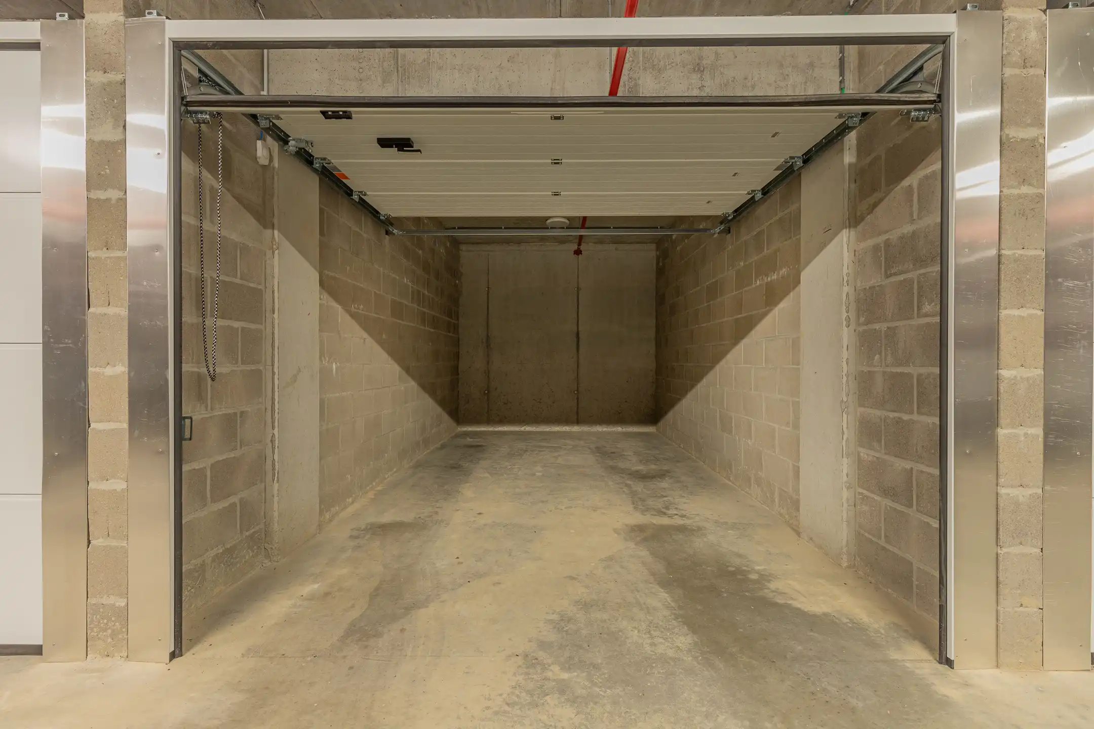 BURST - Gesloten garagebox op centrale ligging! foto 2