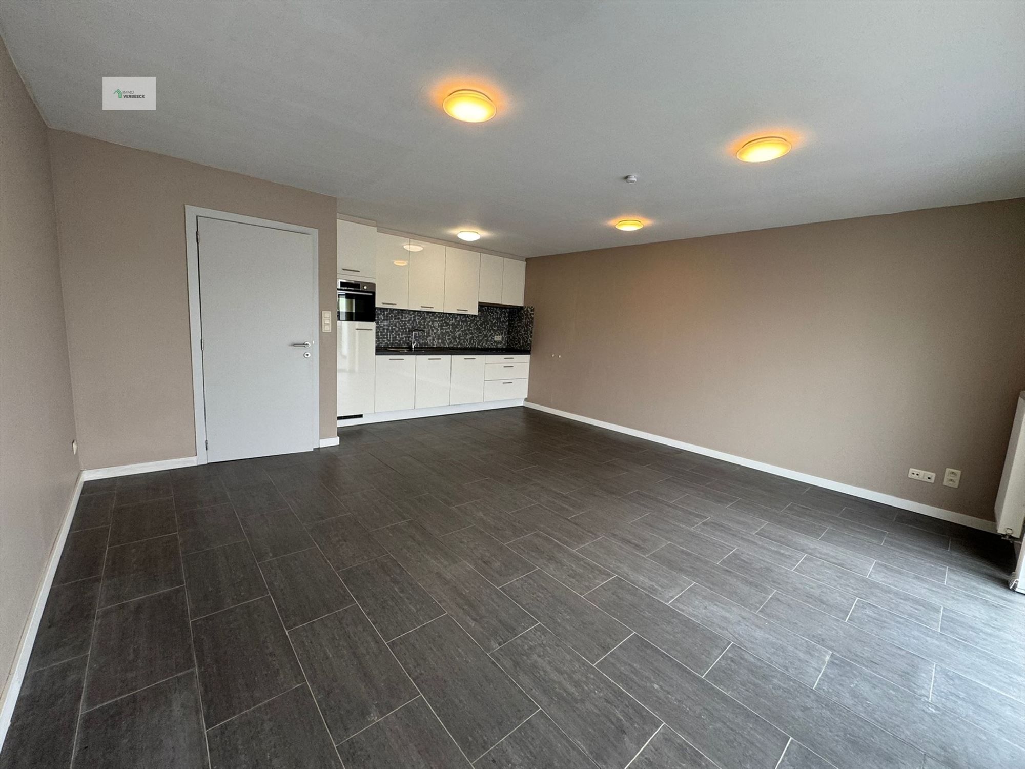 Instapklaar één slaapkamer appartement met afgesloten garage foto 13