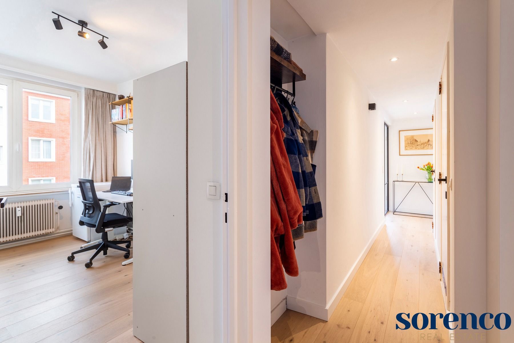 Ruim en licht instap klaar 2 slaapkamer appartement! foto 15