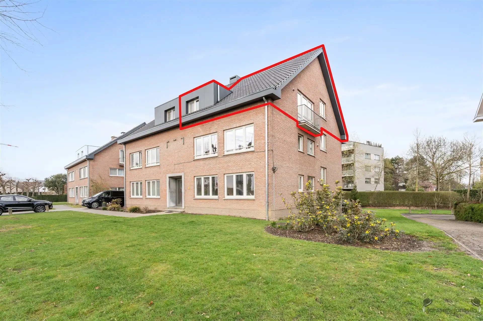 Vers gerenoveerd appartement op toplocatie in Hasselt foto {{pictureIndex}}