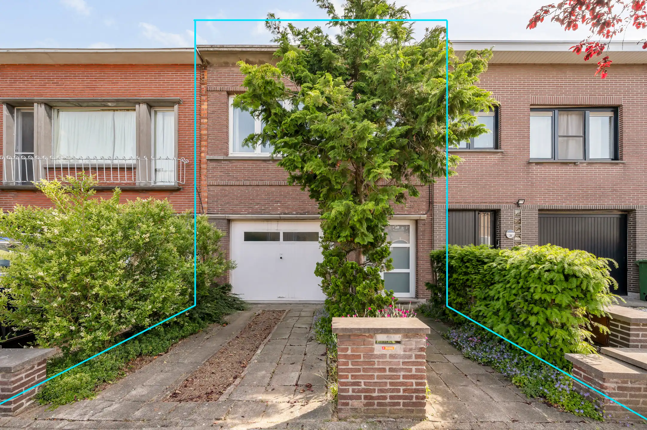 Hoofdfoto van de publicatie: Te renoveren woning met garage én tuin