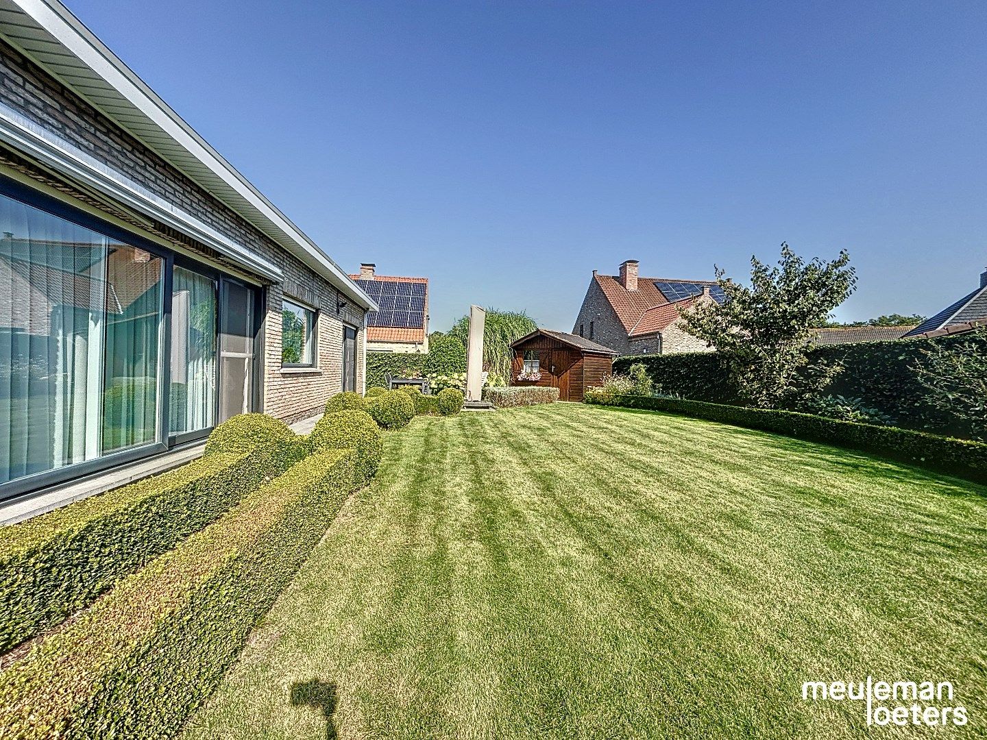 Ruime alleenstaande gezinswoning met unieke tuin foto 16