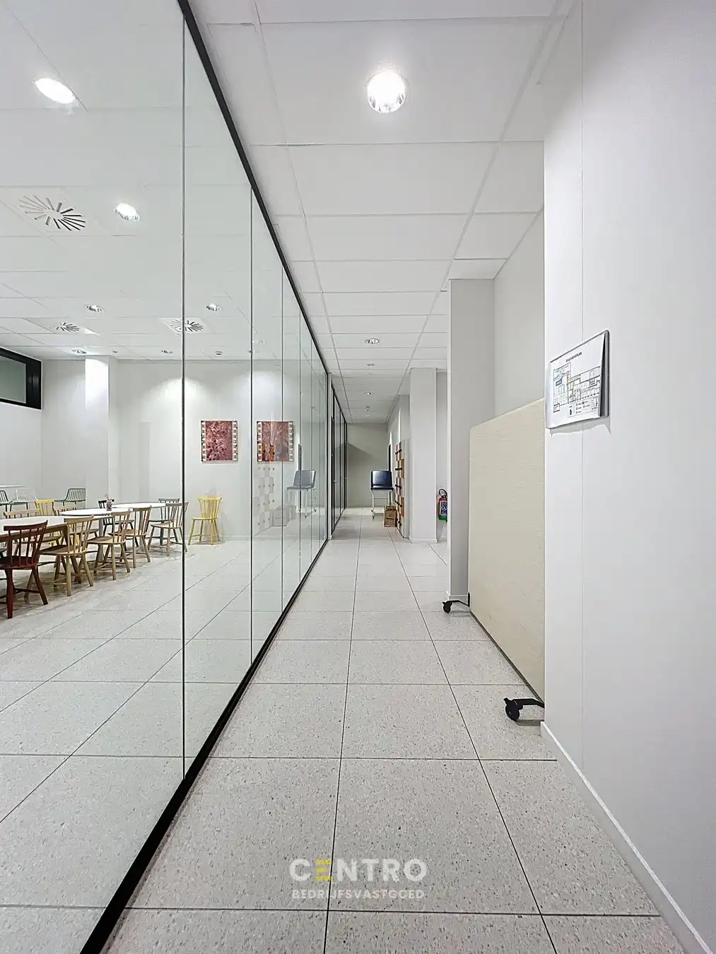 Modern kantoor (± 825 m²)  met 20 ondergrondse  parkeerplaatsen op een rustige, vlot bereikbare locatie te Roeselare (Noordhof), ideaal voor vrije beroepen en zelfstandigen. foto 36