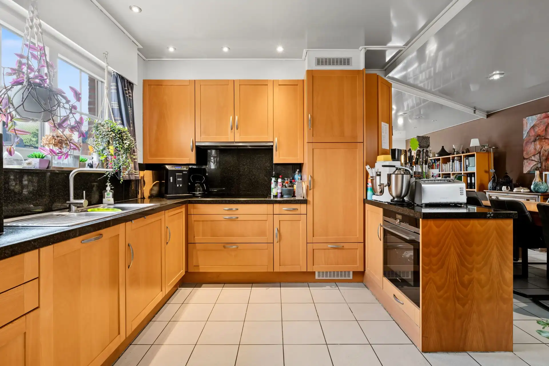 Uitstekend gelegen gezinswoning met 3 slaapkamers, losstaande garage en gezellige tuin foto 8