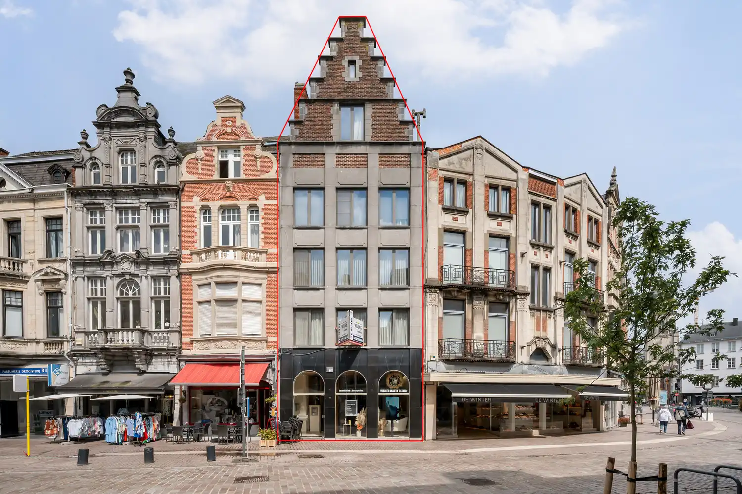 Prachtig appartementsgebouw met 4 appartementen, 1 handelsgelijkvloers en een uiterst gunstige  EPC! foto {{pictureIndex}}