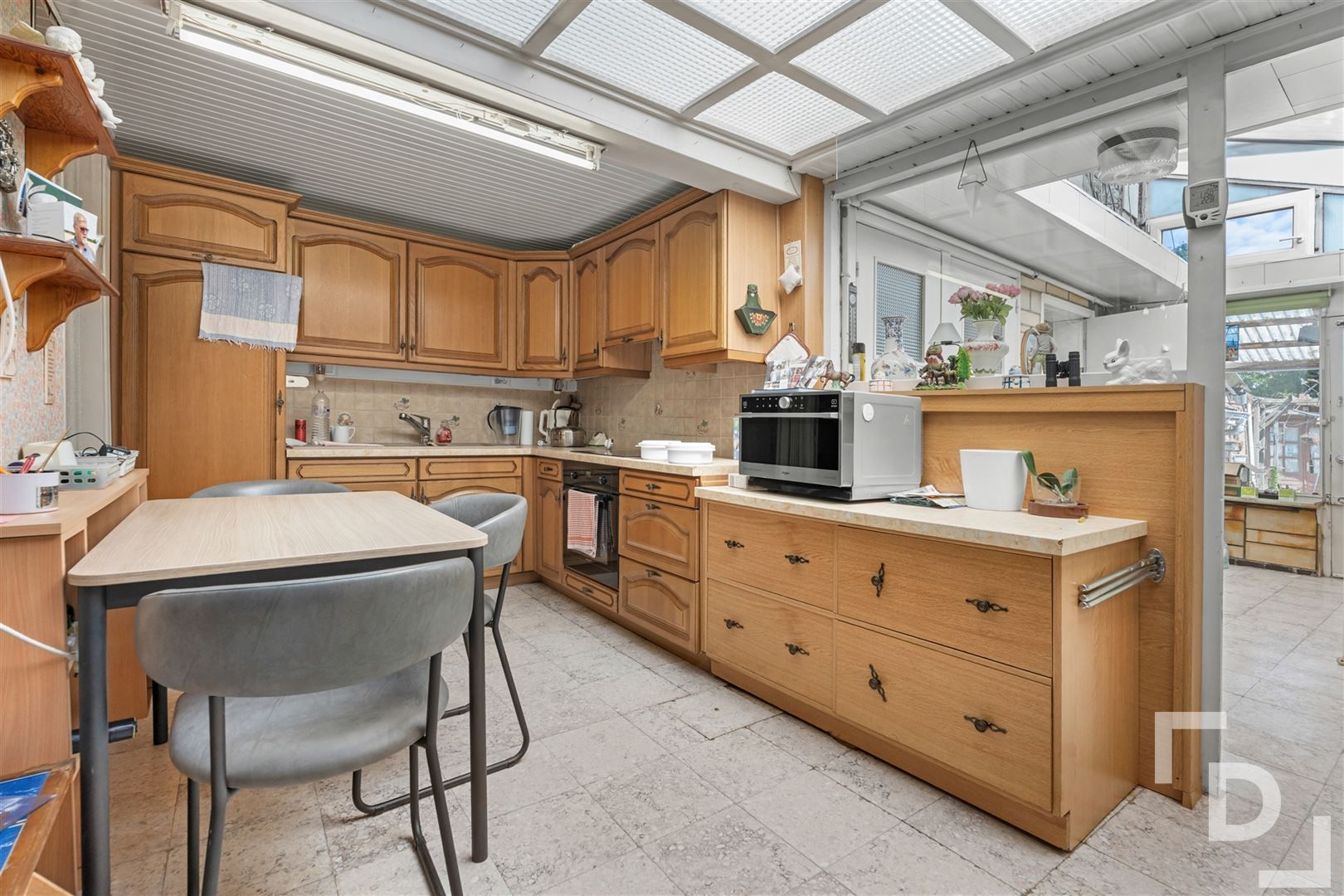 Te renoveren woning met uitweg te koop op centrale locatie in Ieper. foto 10