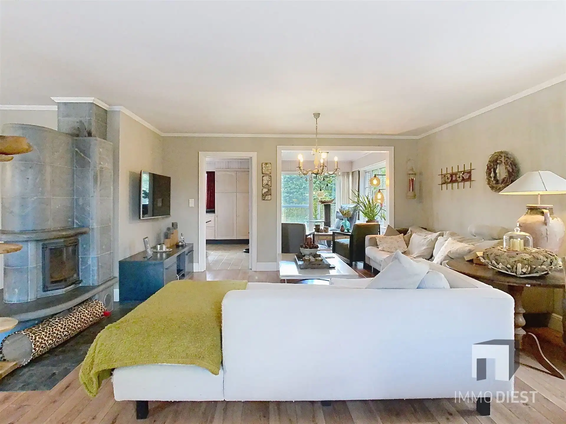 Energiezuinige en prima onderhouden gezinswoning met 4/5 slaapkamers en zwembad op 10 are. foto 10