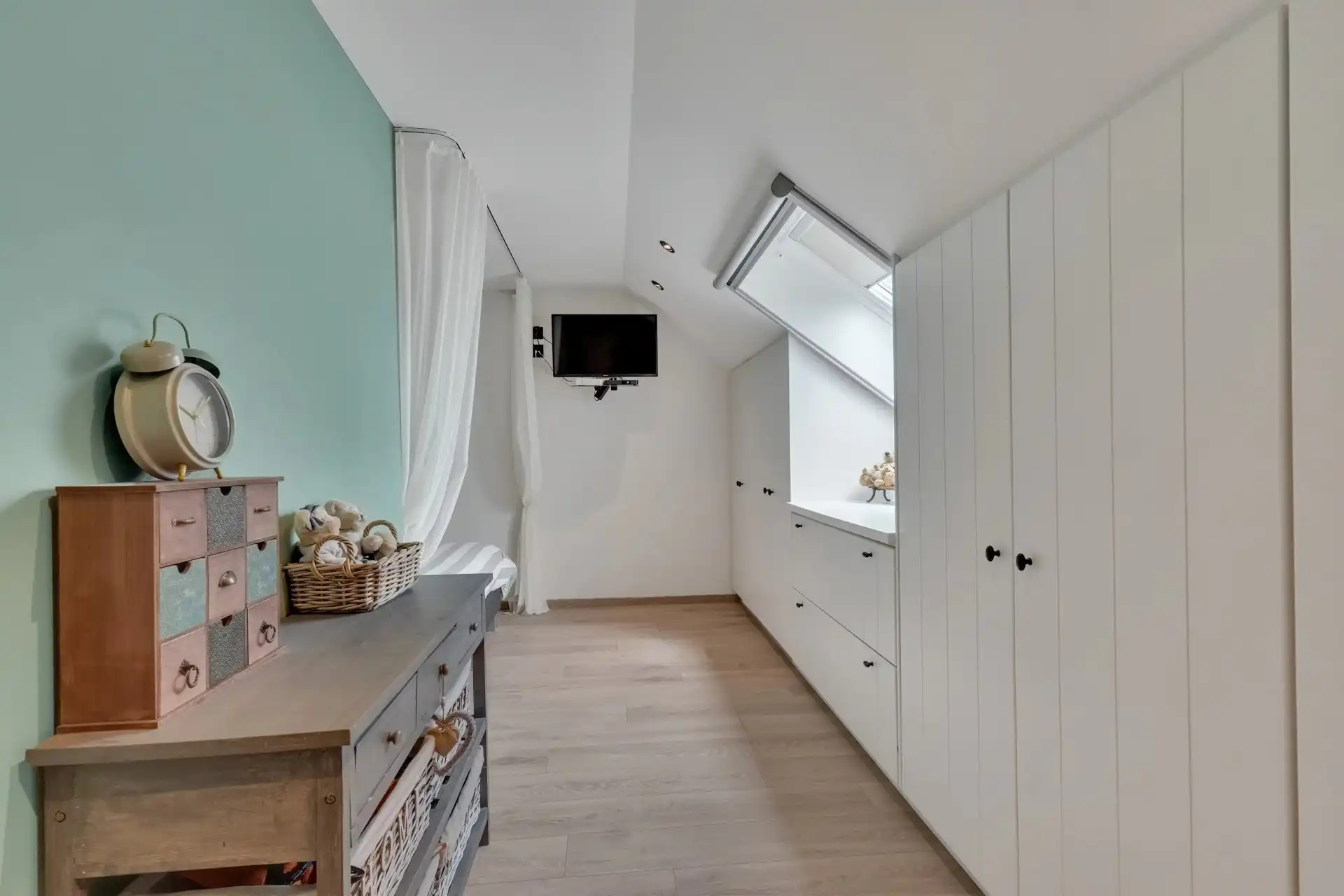 Gerenoveerde gezinswoning met 3 ruime slaapkamers foto 18