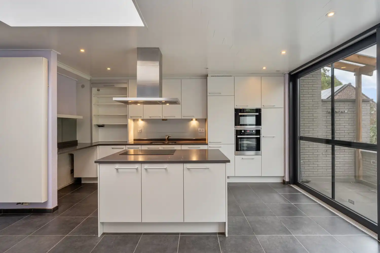 Gerenoveerde en energiezuinige woning met 4 slaapkamers en een tuin grenzend aan het Mariapark te Leuven! foto 6