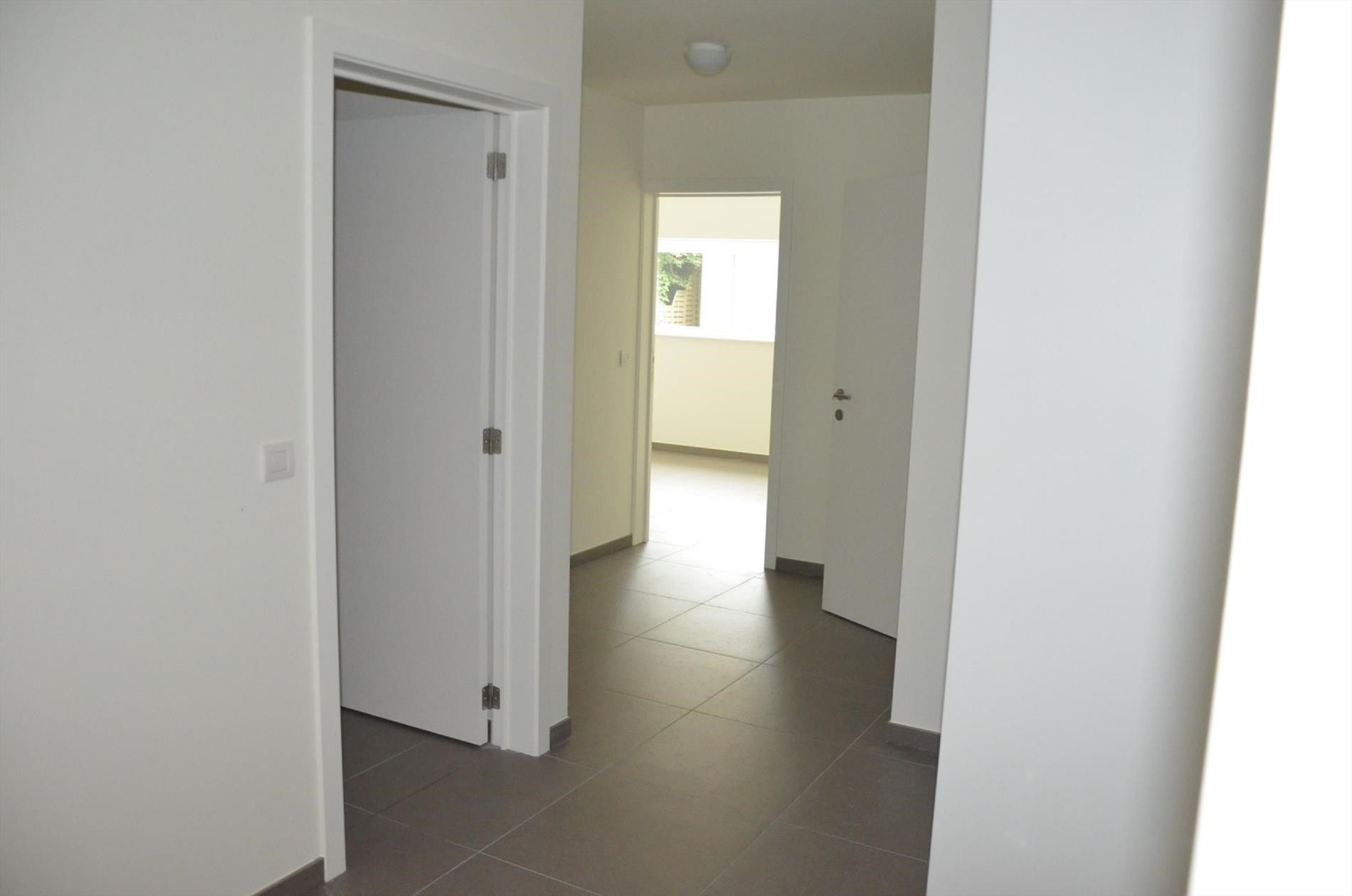 Recent appartement gelijkvloers. foto 2