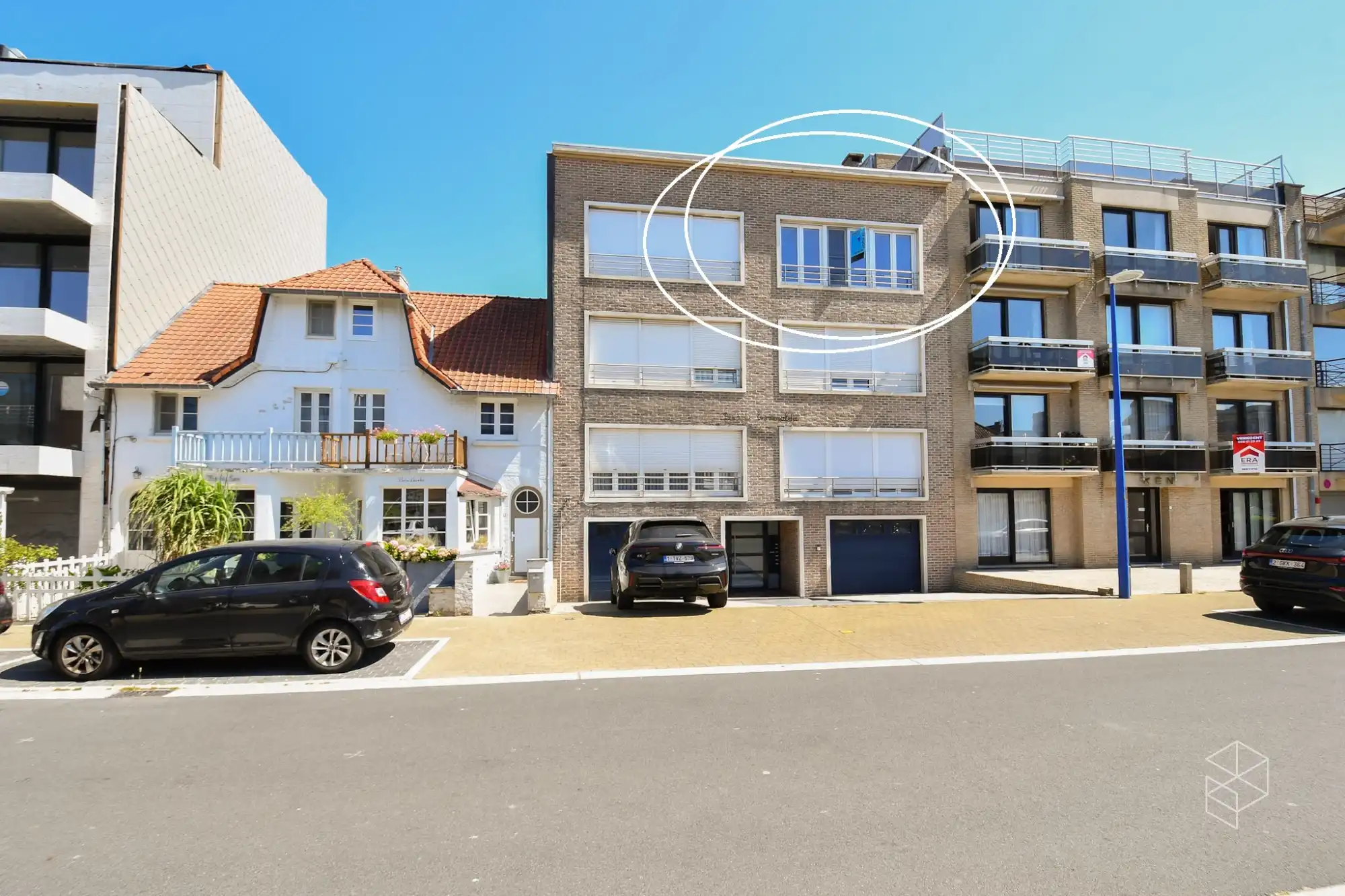 Ruim appartement op topligging nabij zee en duinen foto {{pictureIndex}}