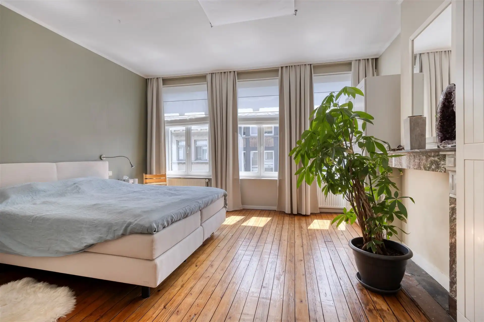 Dubbel herenhuis met 6 slpk, 2 terassen, dubbele garage en royale ruimte, perfect gelegen nabij Museum en Marnixplaats foto 20