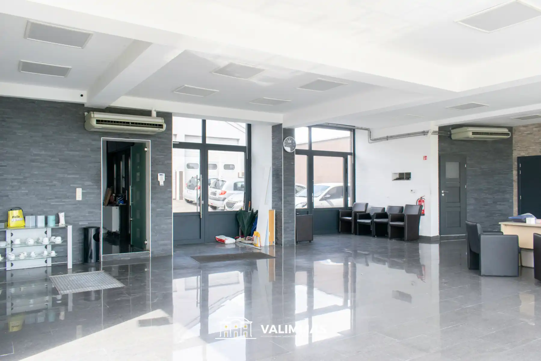 Handelsruimte / showroom met opslagplaats en parking... foto 6