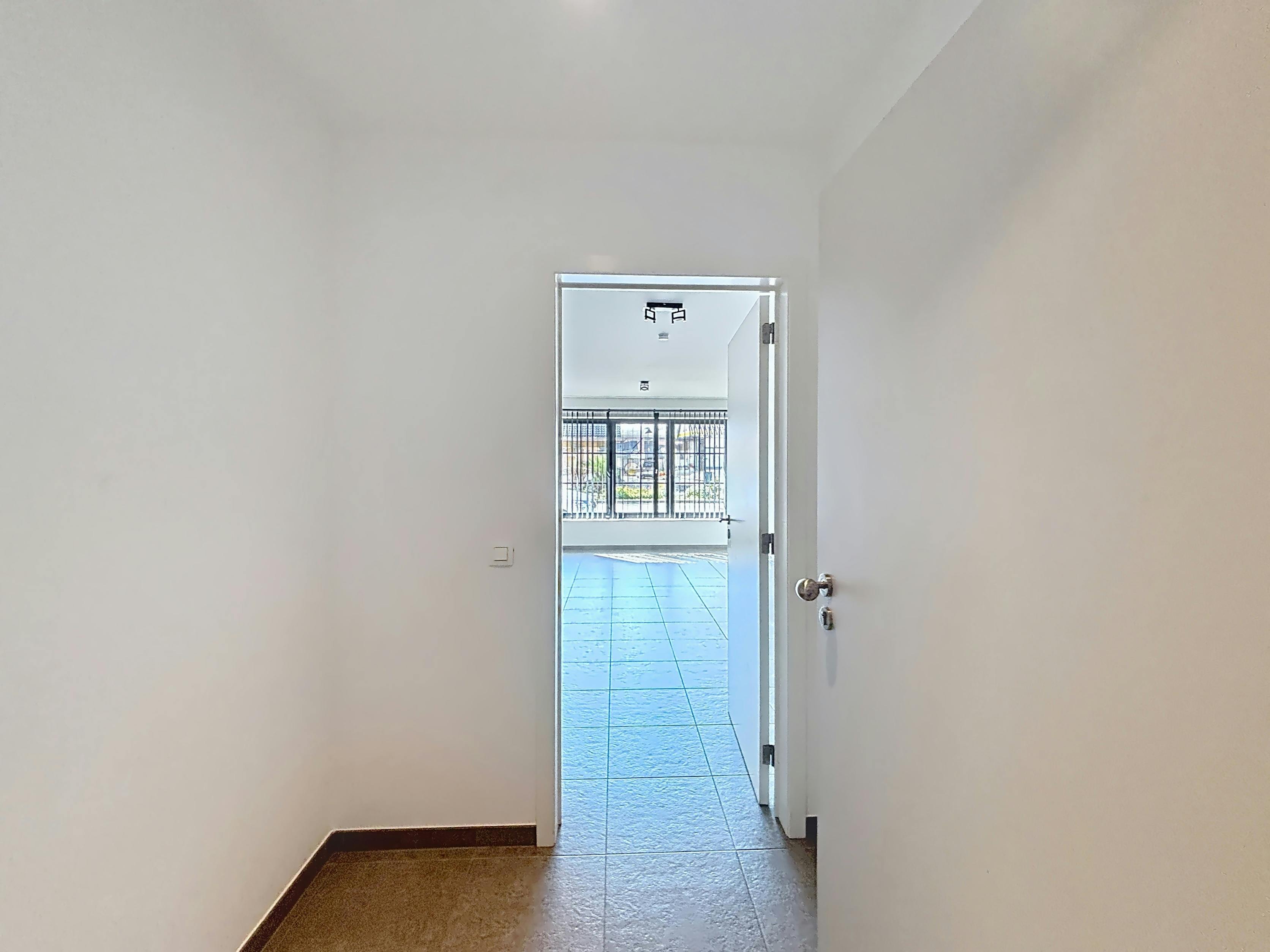 Eeklo Centrum: Instapklaar 1-slaapkamerappartement met garagebox foto 8