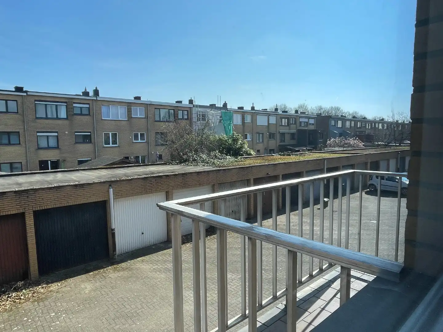 Hedendaags 2 slpk appartement met garagebox foto 17