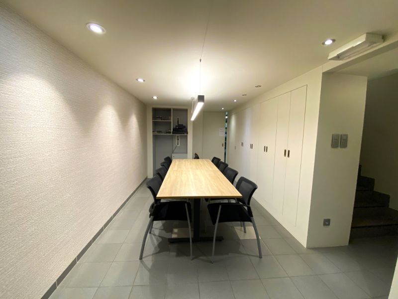 TOPLOCATIE kantoor/handelsgelijkvloers (+-231m²) + 4 autostnpl centrum Geel foto 11